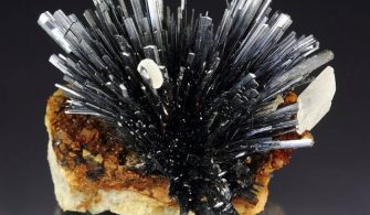 Stibnite-Calcite